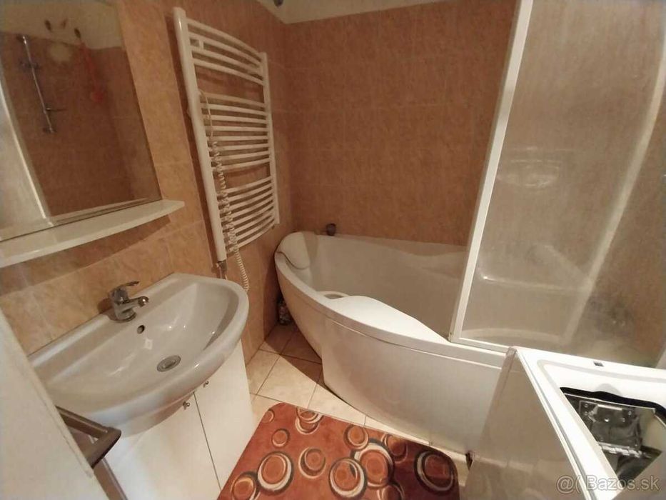 Inchiriez/schimb casa proprietate privata/singur in curte