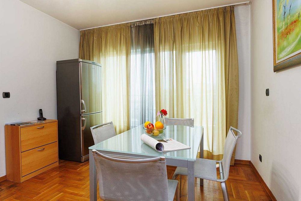 Дава се под наем Тристаен апартамент в София, Гео Милев - 150 кв.м за 850 € - Снимка #2