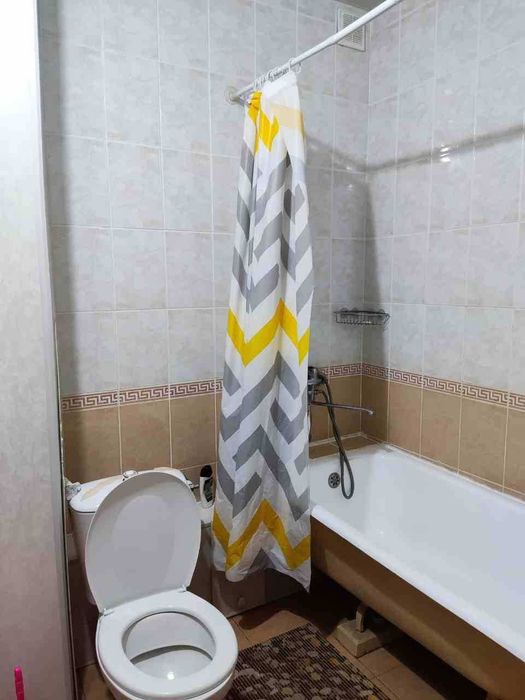 Продам до 1 апреля.  Своя 1/2/4, кирпич, 2х6 возле трц "Некст".