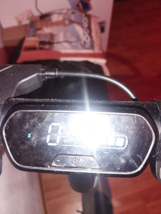 Vând trotineta electrica NINEBOT eKickScooter C2 Pro, 7 inch, negru-albastru
4.40
(5 recenzii)