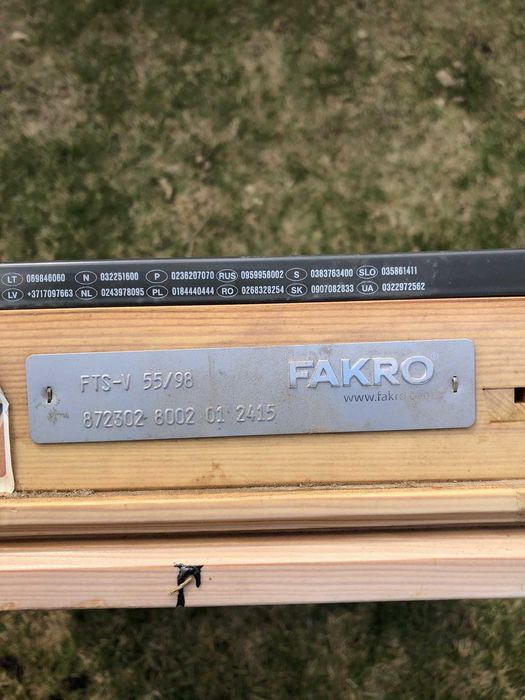 Ferestre mansarda FAKRO FTS-V 55/98 utilizate