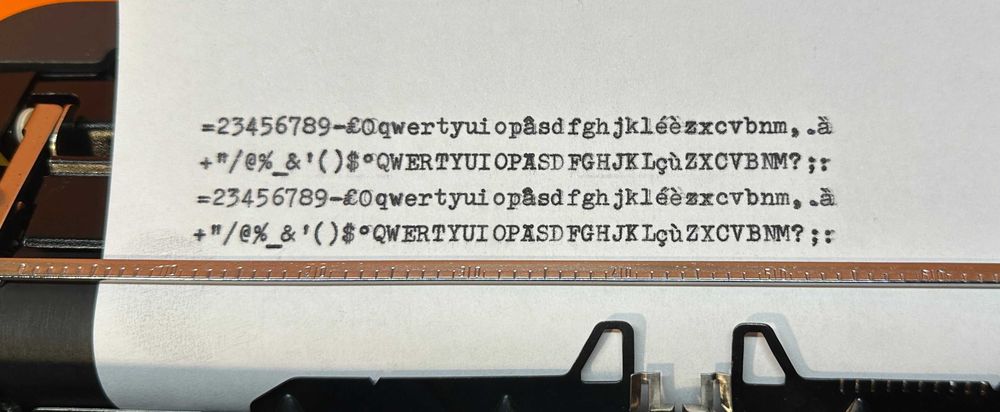 Чисто нова Пишеща Машина Хеброс 1300 F клавиатура Латиница  Обслужeна