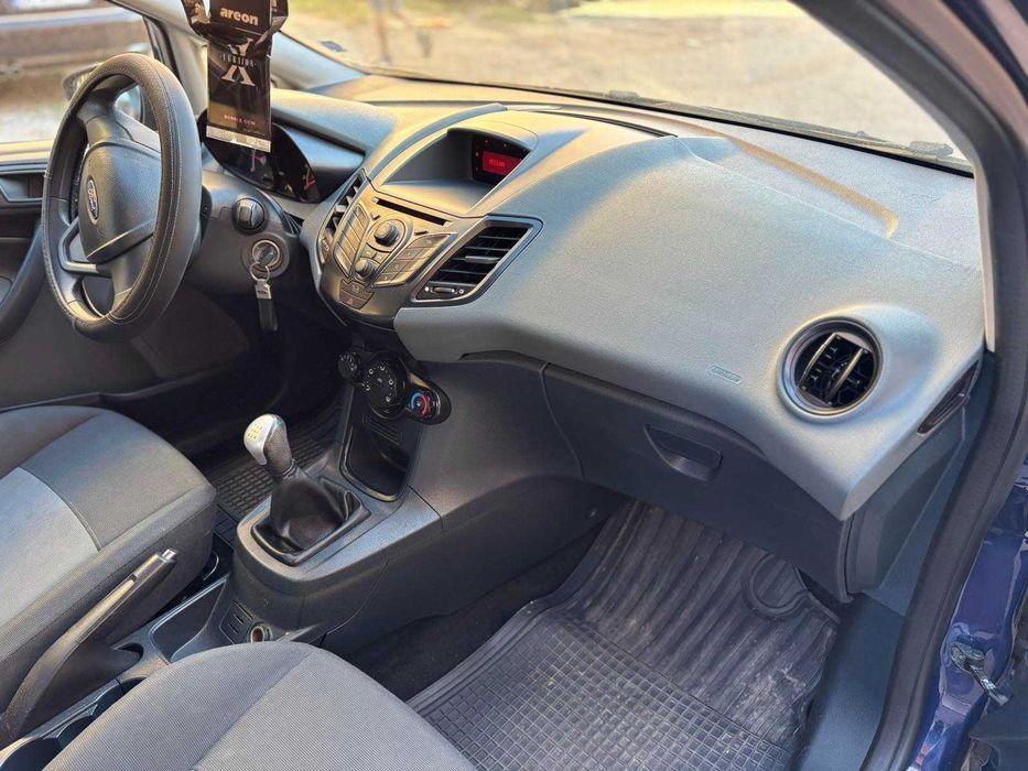 Автомобил Ford Fiesta