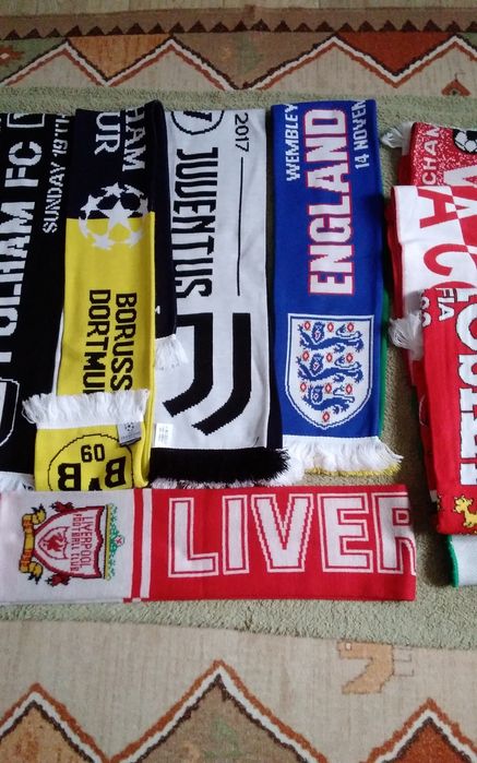 Оригинални  футболни  шалове,  нови