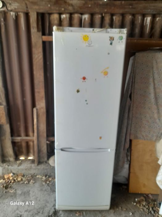 Холодильник Indesit