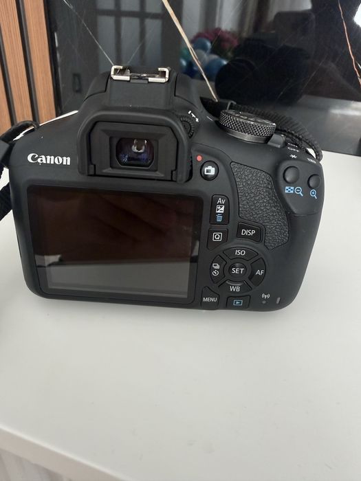 Срочно продам Canon EOS 2000D (Canon Rebel SL2)