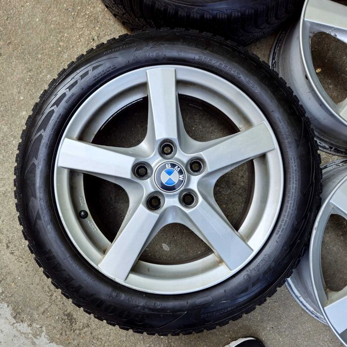 BMW Е87 4-ри джанти с две зимни гуми 205/55R16