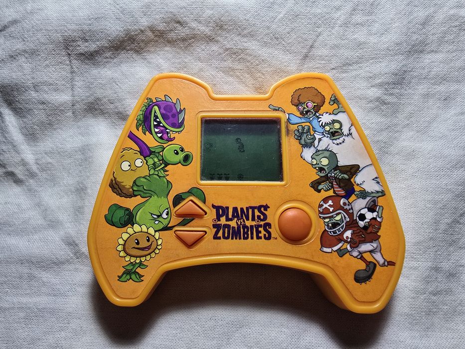 Burger King Toy - Plants Vs Zombies 2015 (Hand Held Video Game by Electronic Arts)