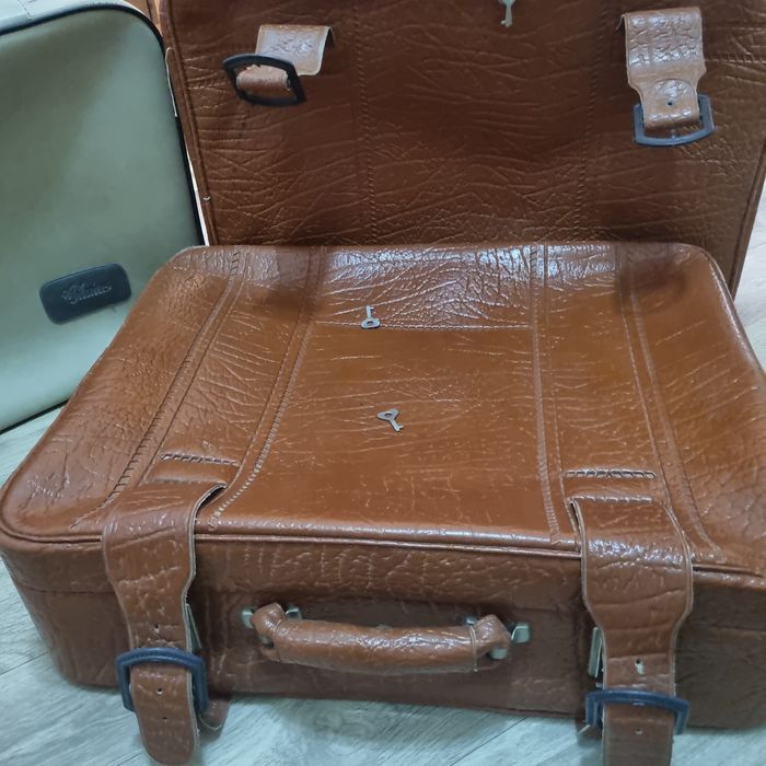 Советские чемоданы в 3 микрорайоне