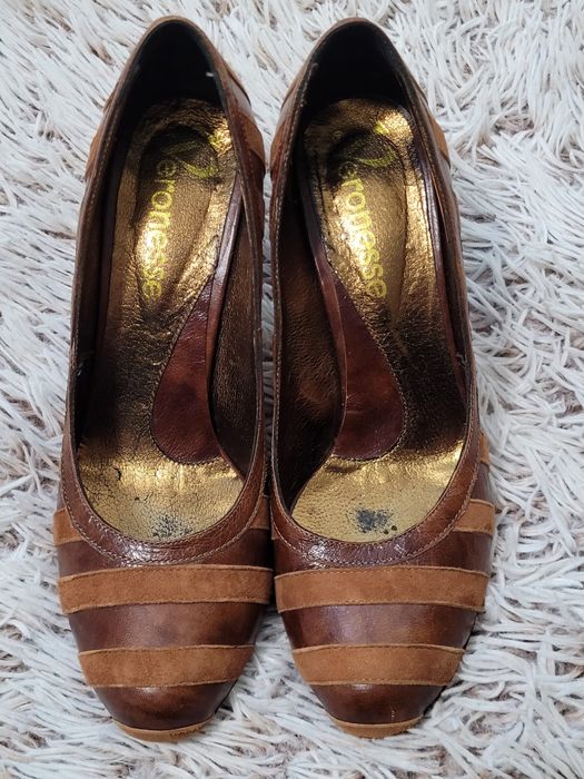 Pantofi de piele  cu toc marca Veronese 37