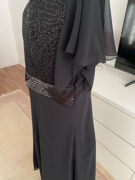 Vand rochie pentru evenimente