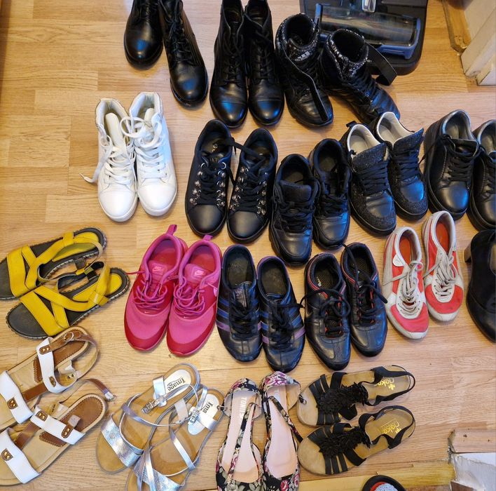 Vând div papuci adidași nike puma,,ghete,sandale în conditii bune de