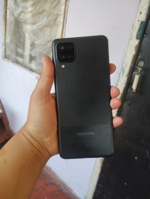 Самсунг а 12 в отличном состоянии