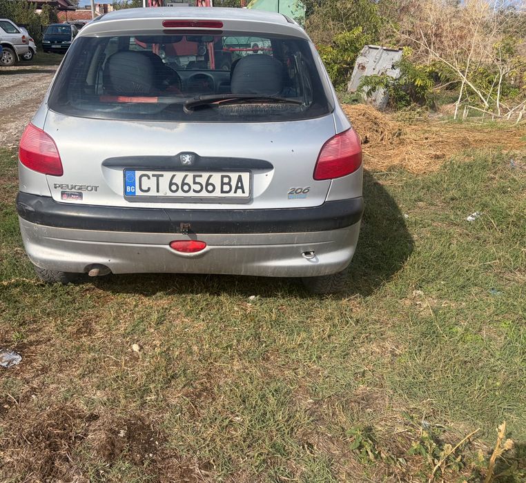 Продавам пежо 206