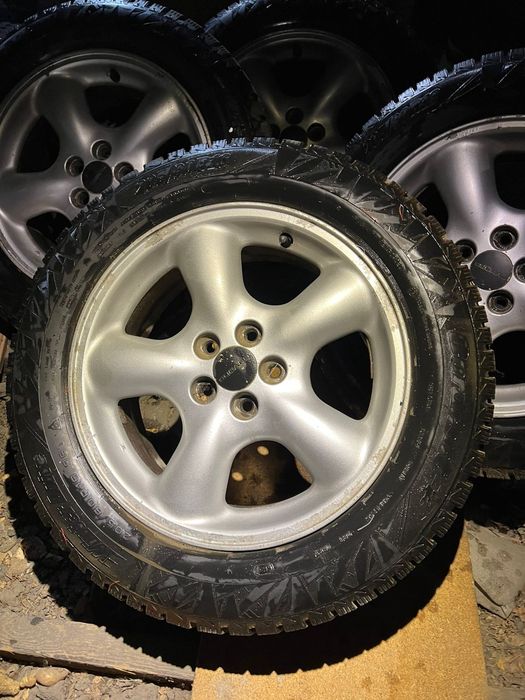 Комплект дисков с шинами