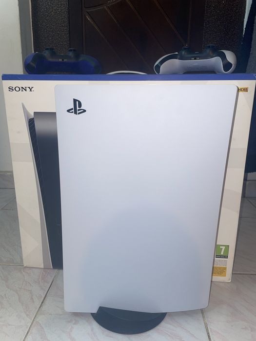 Ps5 cu disc + 2 joystick-uri + fifa 24