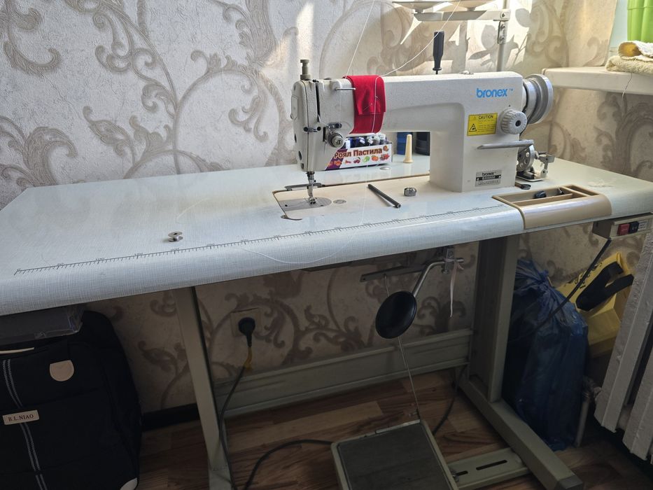 Швейная машина Bronex 8800