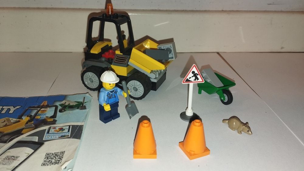 LEGO City 60284 – Stivuitor complet, cu manual, fără cutie