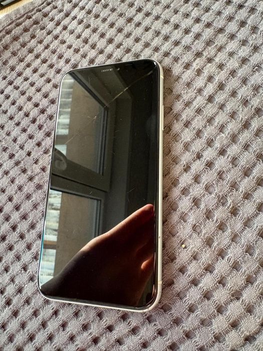 Продам телефон XR