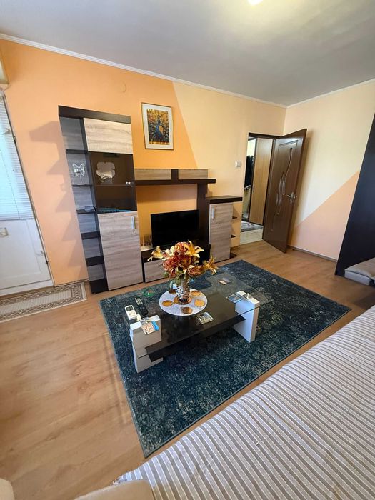 Inchiriez Apartament 2 camere, proprietar, zona Rahova (Pecineaga)