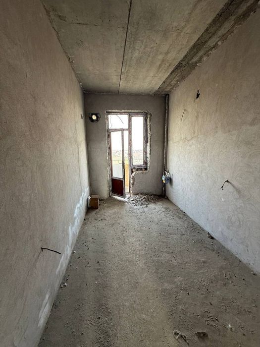 5 каватли янги гиштли домнинг 5-каватида 3 хонали 80 квадрат майдонга