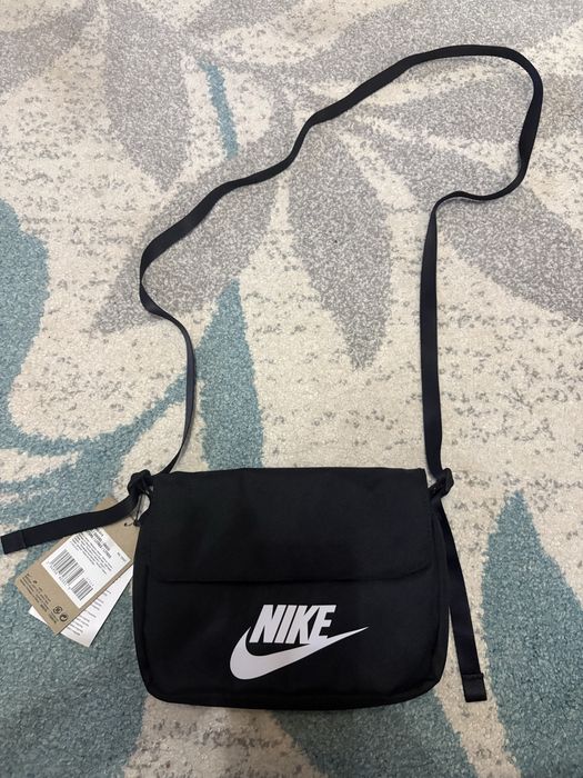 Nike чанта с регулируема презрамка