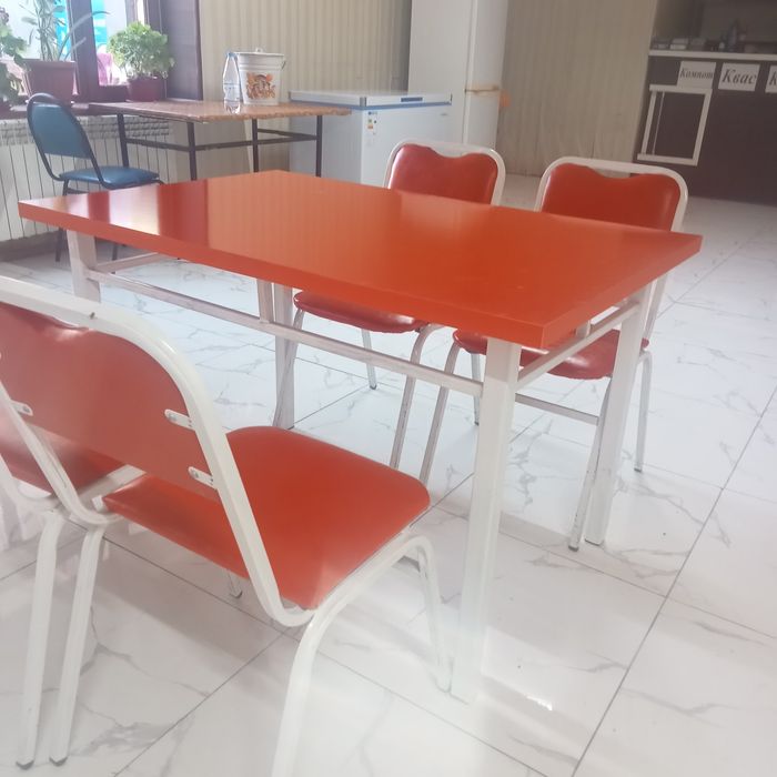 Продам стол со стульями в отличном состоянии