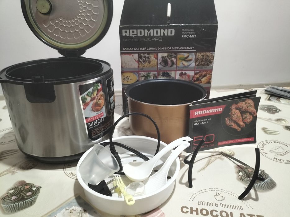 Мультиварка в отличном состояние