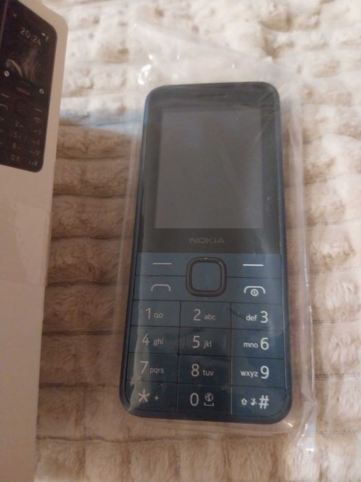 Телефон Nokia 225 4G , 2024-2025 Edition, без USB кабел