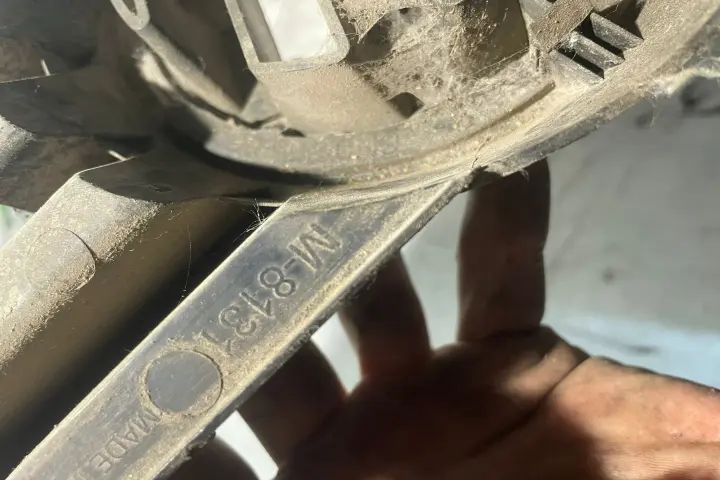 Grila radiator Volkswagen VW Passat 2000 1.9 TDI MT (110 hp)