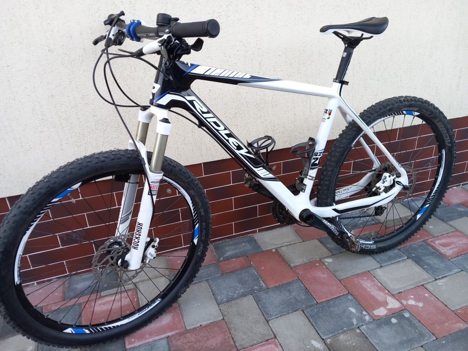 Bicicleta CARBON roți 26.