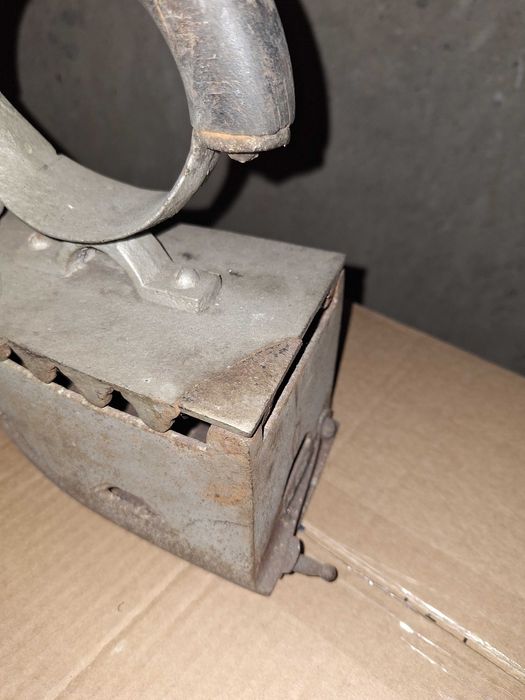 Fier de calcat vechi