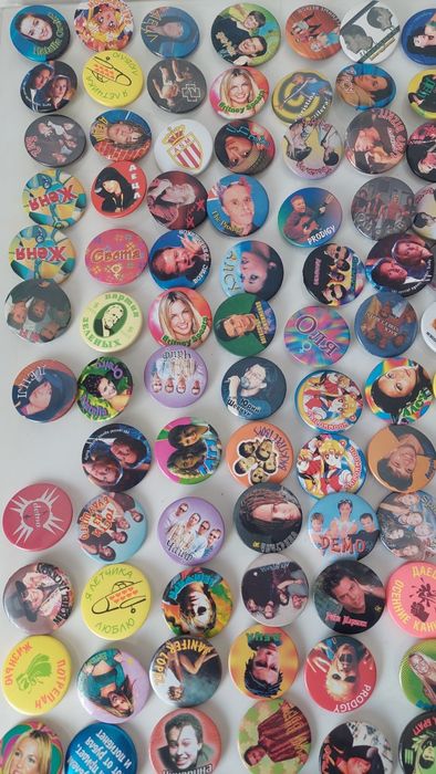 Продам детские значки