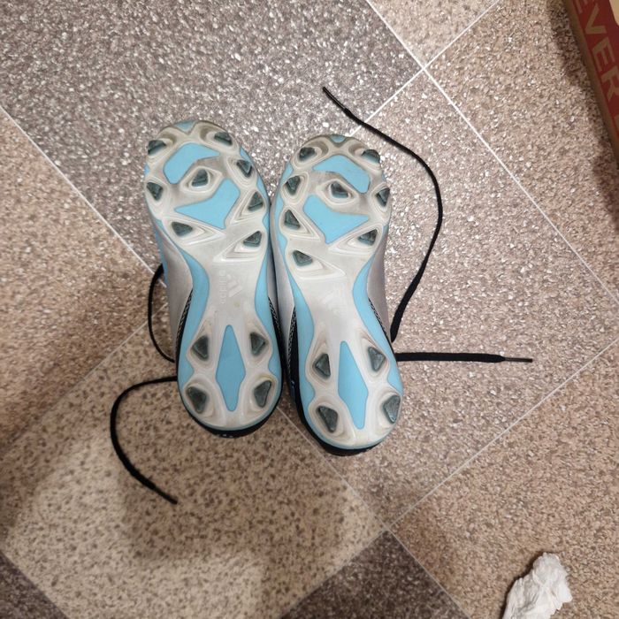 Adidasi de fotbal messi