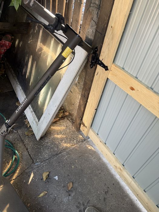 Vând lot trotinete electrice cu diferite efecte