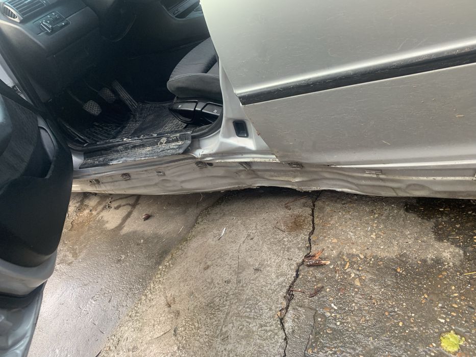 Vand bmw e46 pentru piese