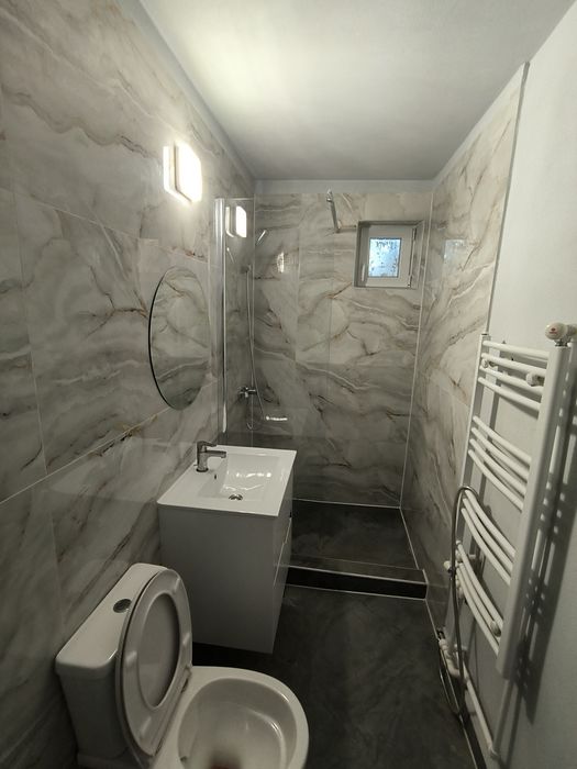 Închiriez pe termen lung sau vând apartament cu 3 camere
