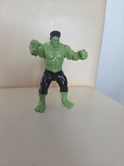 Figurina supererou
