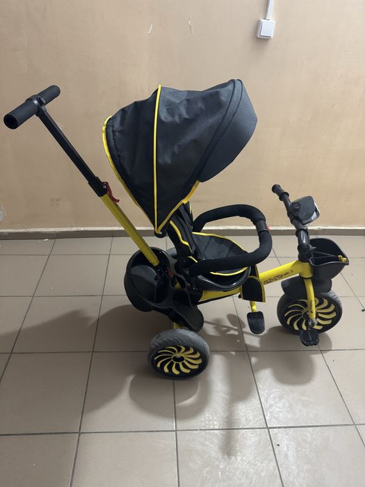 В продаже трехколесный велосипед