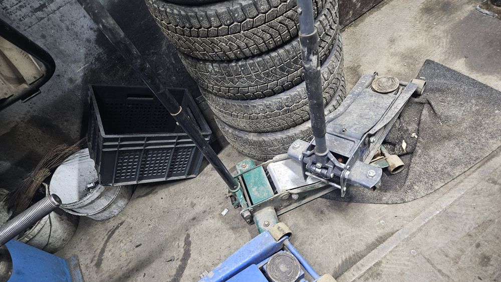 Продам домкраты подкатной