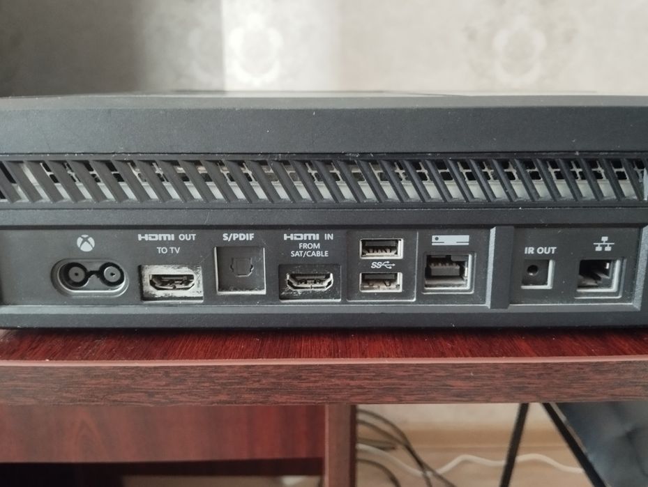 Продам Xbox One 800Gb