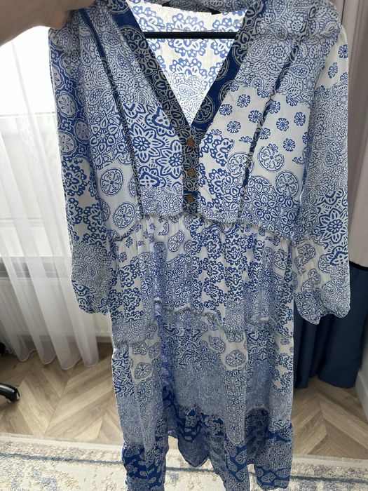 Платье от ZARA.