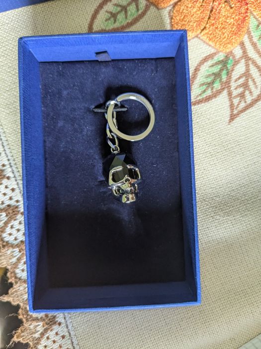 Breloc Swarovski. Cap schelet.