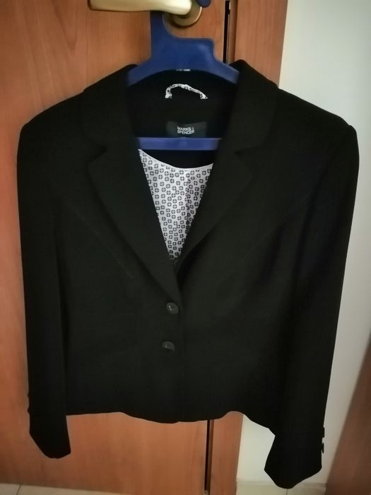 Черен костюм на Марк и Спенсър. И 2 поли и сако за комбинации