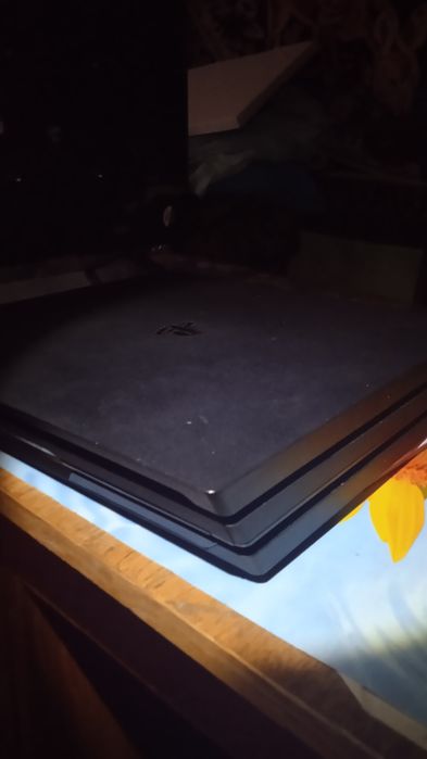 Vând sau schimb PS 4 Pro+Controller+GTA V,FC24-1TB
