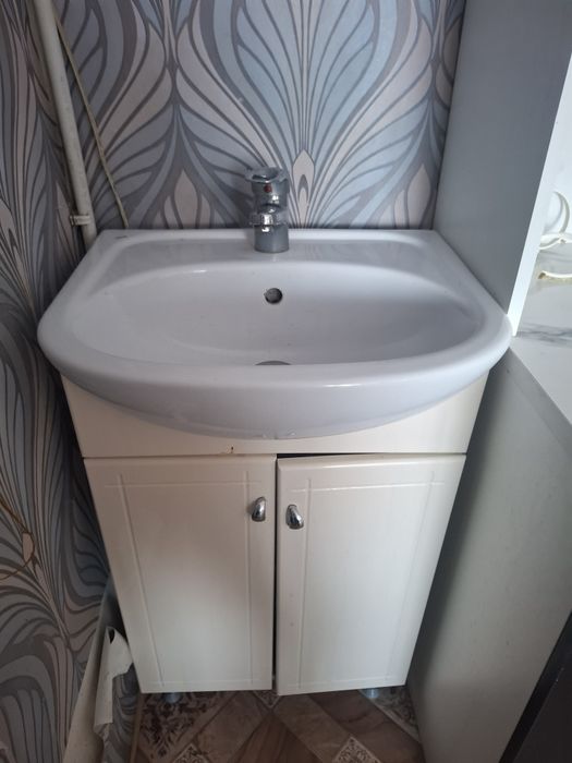 Продам тумбу с раковиной