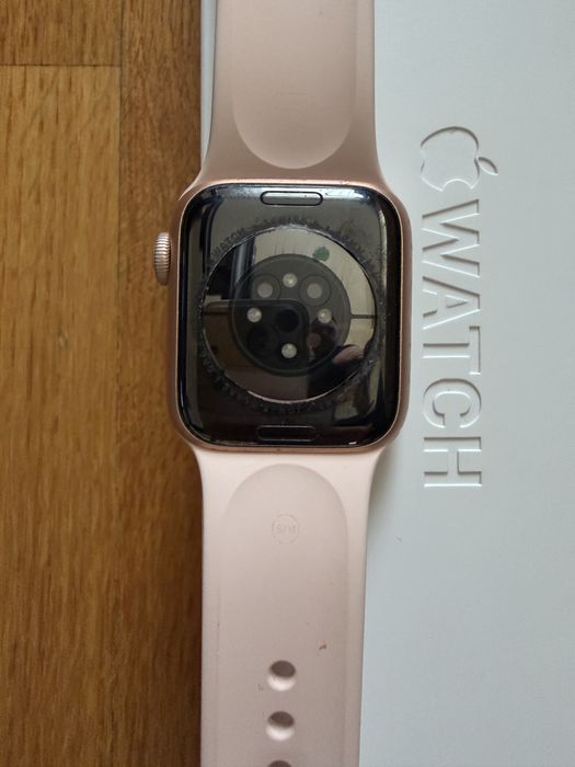Apple Watch seria 6 Gold 40 mm Aluminium Case