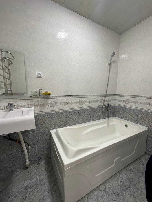 СРОЧНО только для семей сдаётся  2Х комнатная квартира Метро Новза  !