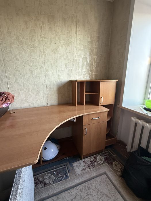 отдам компьютерный стол
