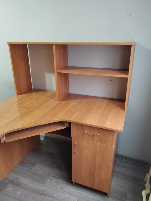 Продам компьютерный стол